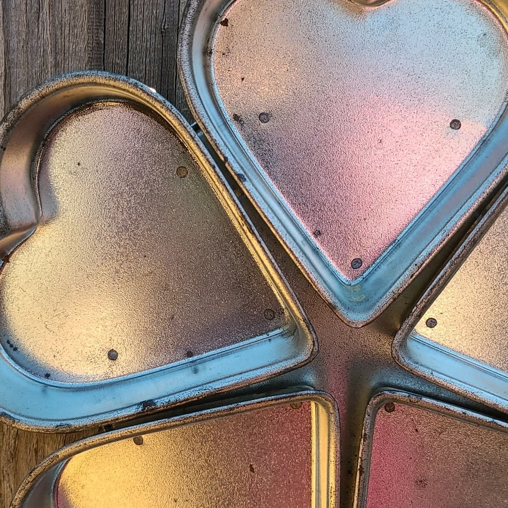 Vintage 1960's Wheel of Hearts Pan Tin Used Condition